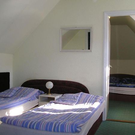 Domino Panzio Bed & Breakfast Szekesfehervar Exterior photo