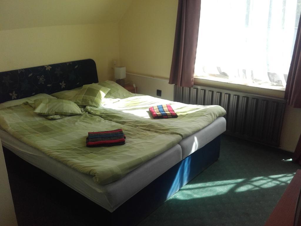Domino Panzio Bed & Breakfast Szekesfehervar Exterior photo