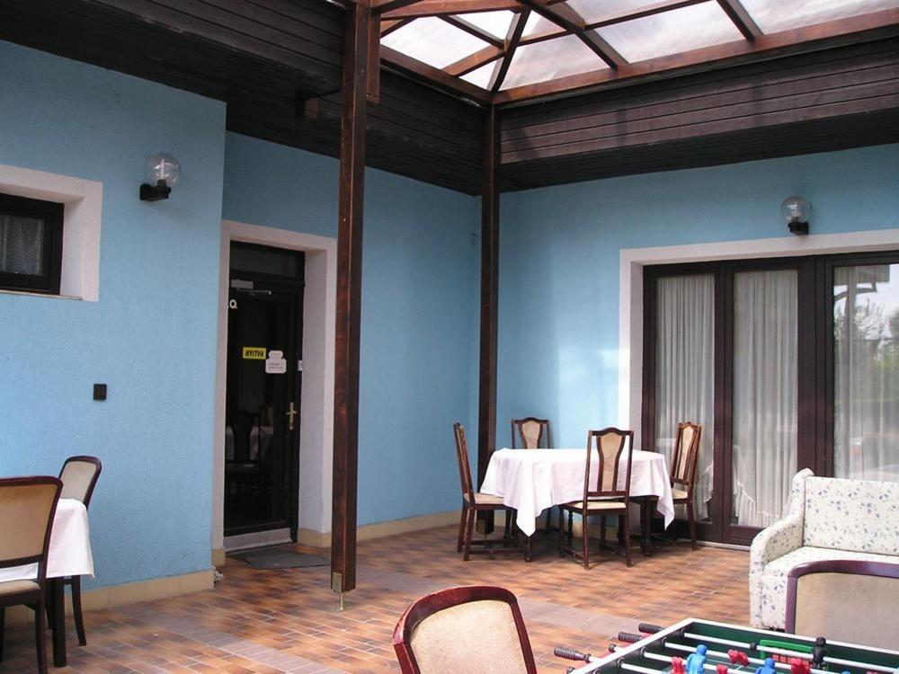 Domino Panzio Bed & Breakfast Szekesfehervar Exterior photo