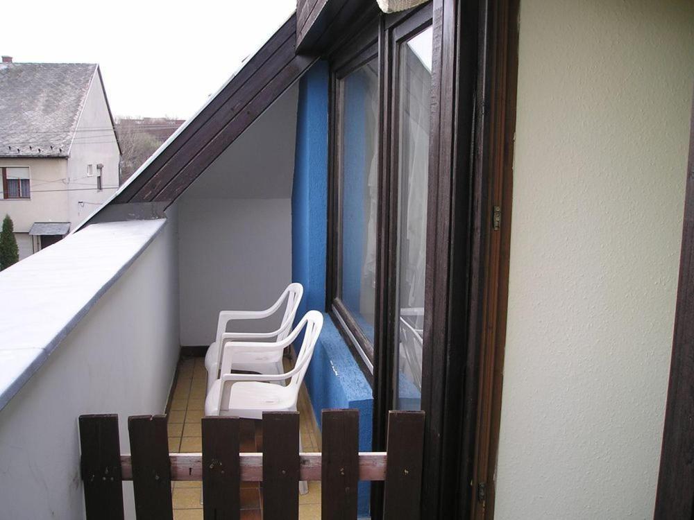Domino Panzio Bed & Breakfast Szekesfehervar Exterior photo